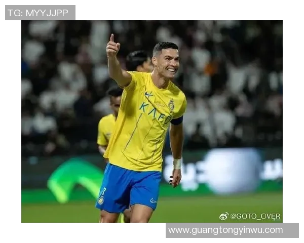 足球明星如何用胜利手势传递激情与信念的背后故事