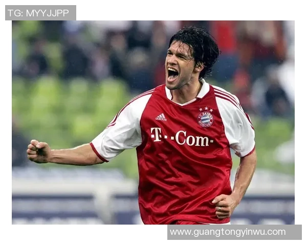 足球明星硬汉包图片展现运动与时尚完美结合的魅力与风格