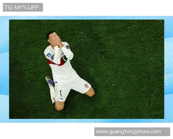 足球明星白衣7号的传奇之路与球场背后的故事揭秘